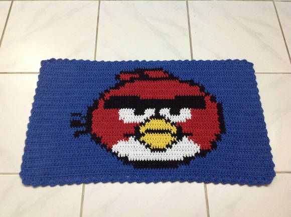 Tapete Barbante Angry Bird fundo azul 70cm